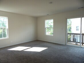 2590 Bella Dr in Pingree Grove, IL - Building Photo - Building Photo