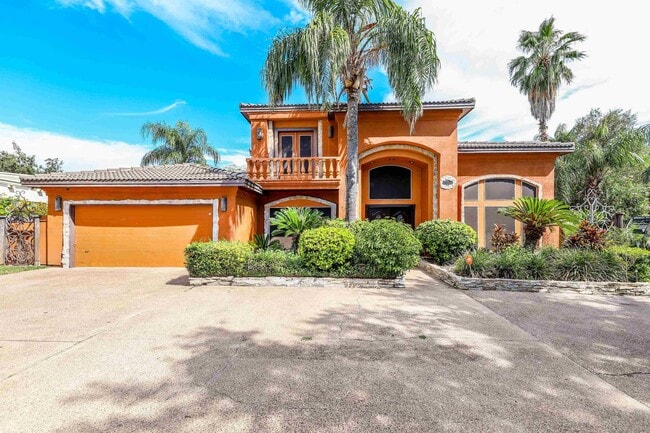 503 W Avon Ct in Laredo, TX - Building Photo - Building Photo