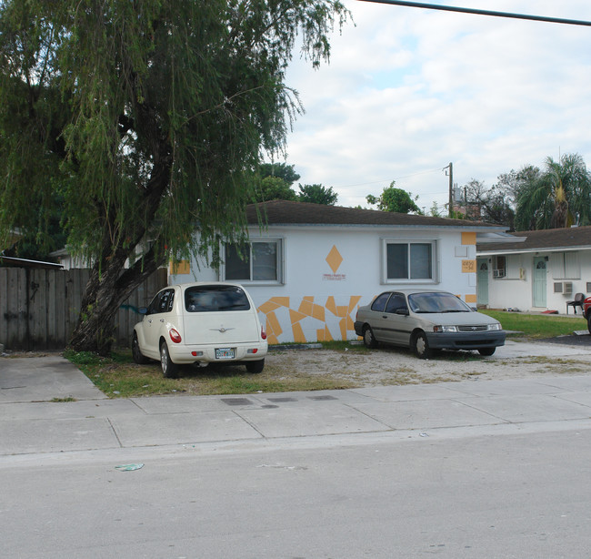 10850-10876 SW 7th St in Miami, FL - Building Photo - Building Photo