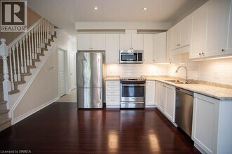 80 Willow St in Brant, ON - Building Photo - Building Photo