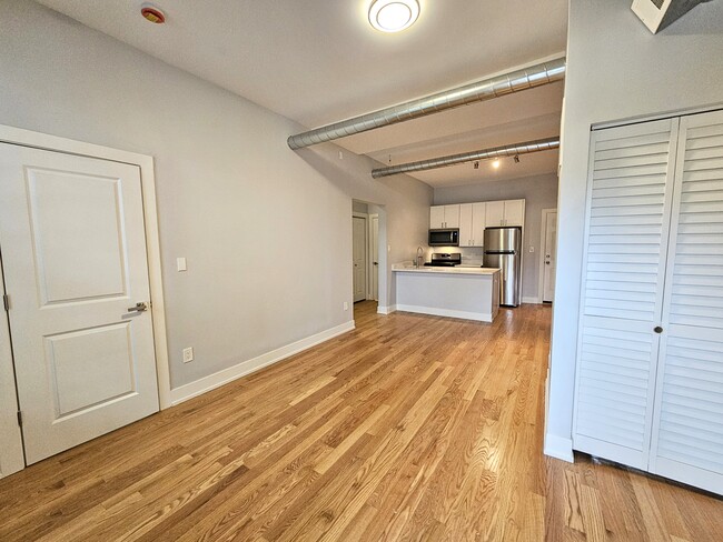 1415 W Erie St, Unit 2R in Chicago, IL - Building Photo - Building Photo