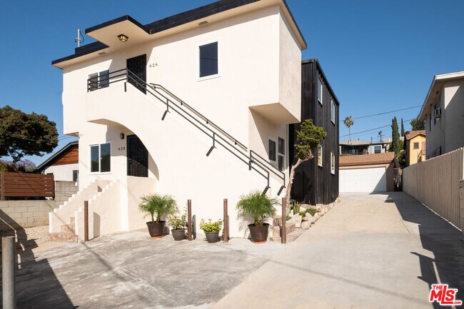 1130 Crocker St in Los Angeles, CA - Building Photo - Building Photo
