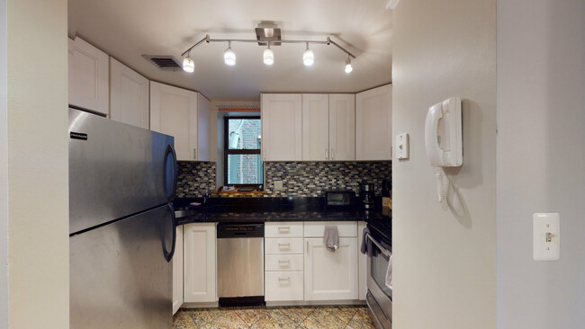 90 Gainsborough St, Unit 006E in Boston, MA - Building Photo - Building Photo