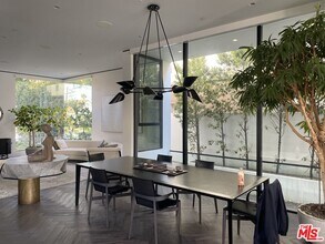 213 S La Peer Dr in Beverly Hills, CA - Building Photo - Building Photo
