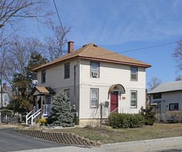 132 E Pulaski Rd in Huntington Station, NY - Building Photo - Building Photo