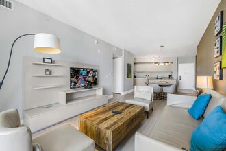4111 S Ocean Dr in Hollywood, FL - Building Photo - Building Photo