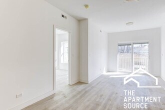 4939 N Saint Louis Ave, Unit 2S in Chicago, IL - Foto de edificio - Building Photo