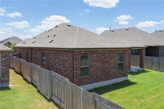 1221 Backcountry Dr in Leander, TX - Building Photo - Building Photo