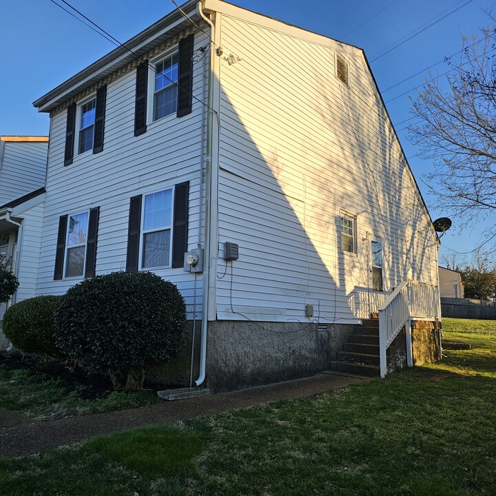 1408 Bell Trace Dr in Antioch, TN - Foto de edificio