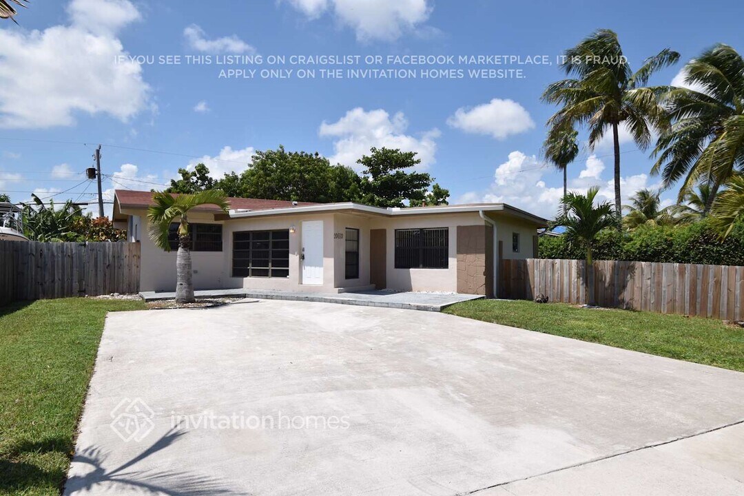 20610 Dothan Rd in Cutler Bay, FL - Building Photo