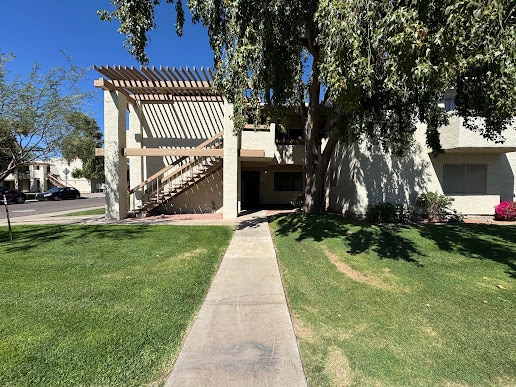 property at 808 E Lawrence Ln