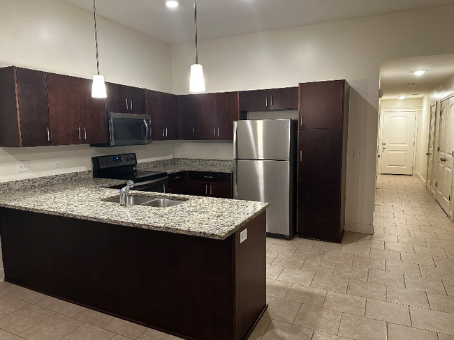 property at 9419 N Robinhood Ave
