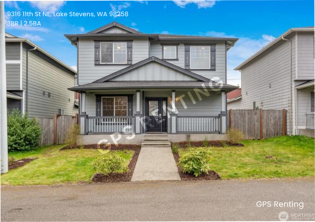 9316 11th St NE in Lake Stevens, WA - Foto de edificio