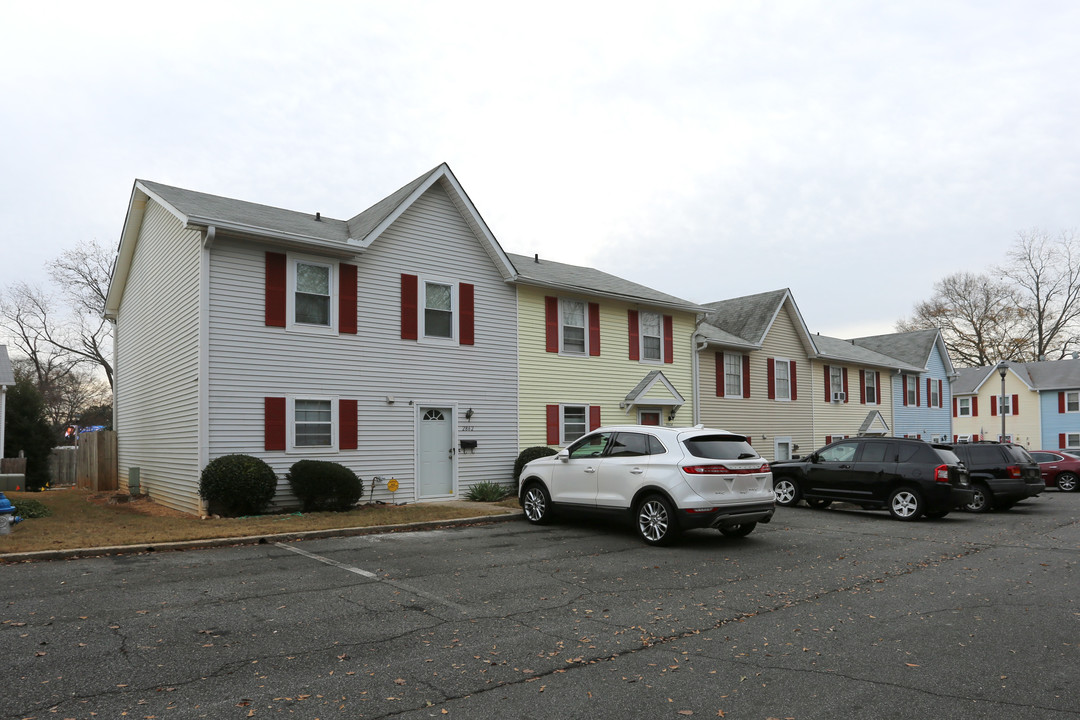 Spring Villa Condos in Smyrna, GA - Building Photo