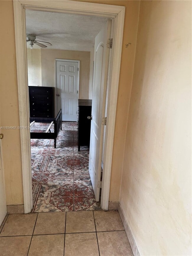 3491 NW 33rd Ct in Lauderdale Lakes, FL - Building Photo - Building Photo