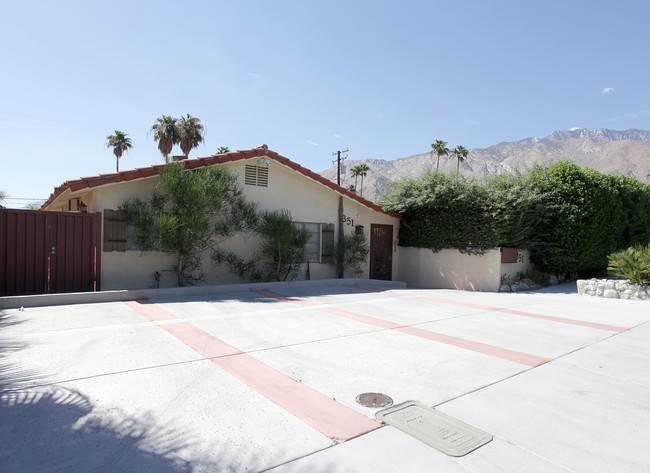 351 E Cottonwood Rd in Palm Springs, CA - Building Photo - Building Photo