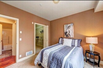 410 NE 70th St, Unit #504 in Seattle, WA - Building Photo - Building Photo