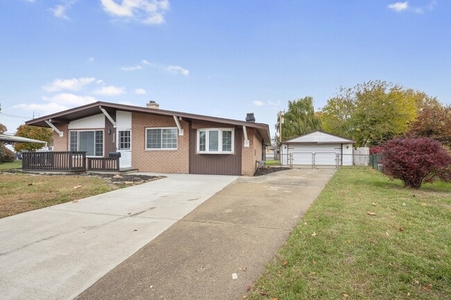 34000 Fernwood St in Westland, MI - Building Photo - Building Photo