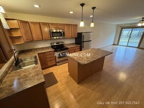 20 Main Rd N in Hampden, ME - Foto de edificio - Building Photo