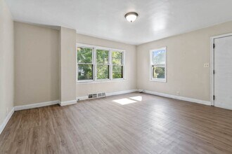 1632 Waterloo Rd in Cedar Falls, IA - Building Photo - Building Photo