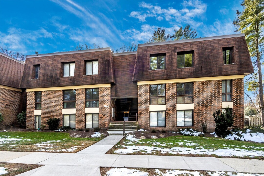 5232 W Running Brook Rd in Columbia, MD - Building Photo