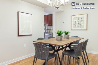 4433 Holly Ave in Fairfax, VA - Foto de edificio - Building Photo