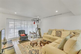 2727 Briarhurst Dr in Houston, TX - Building Photo - Building Photo