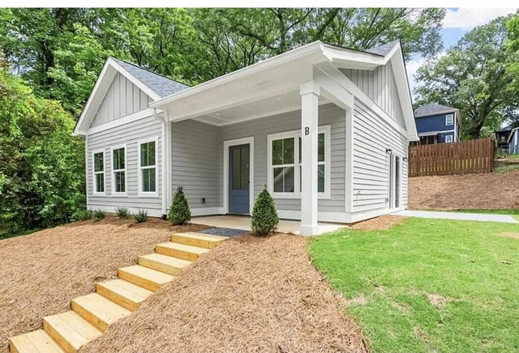2421 Paul Ave NW in Atlanta, GA - Building Photo