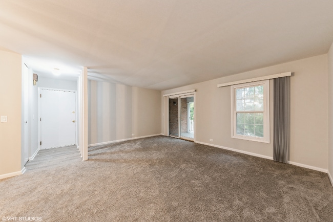 560 Shorely Dr in Barrington, IL - Building Photo - Building Photo
