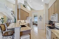 1041 Jardin Dr in Naples, FL - Foto de edificio - Building Photo