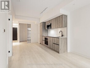 117-2117 Broadway Ave in Toronto, ON - Building Photo - Building Photo