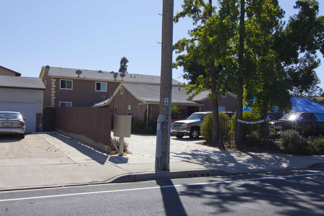 957 E Washington Ave in El Cajon, CA - Foto de edificio