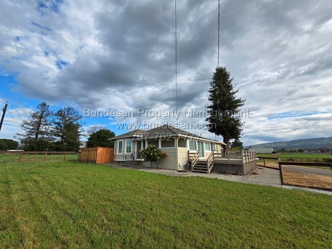 811 Old Adobe Rd in Petaluma, CA - Building Photo - Building Photo
