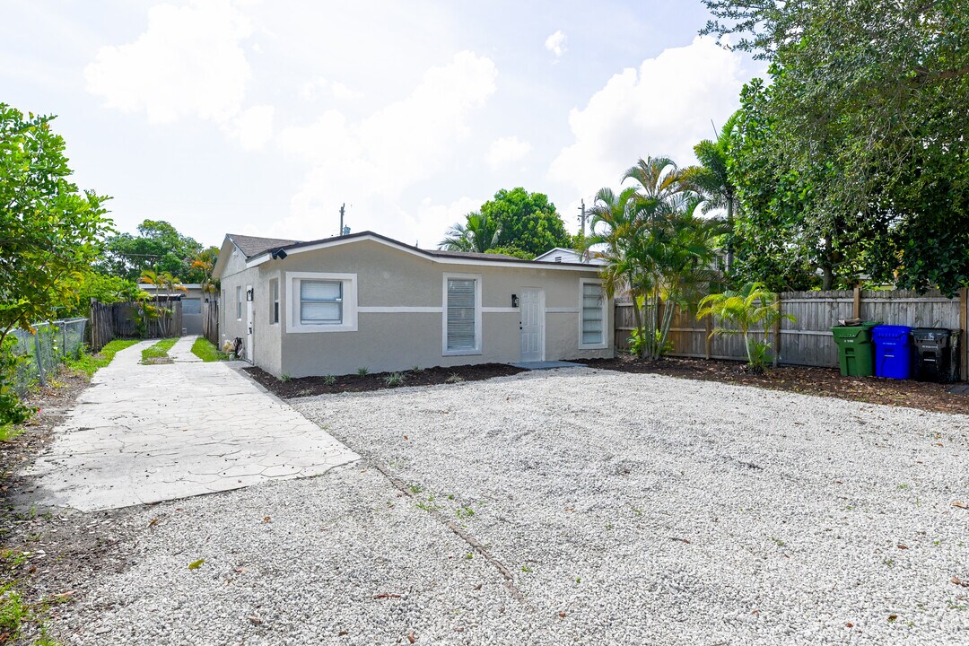 1504 NW 4th Ave in Fort Lauderdale, FL - Foto de edificio