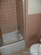 1110 Commonwealth Ave, Unit 202 in Boston, MA - Foto de edificio - Building Photo