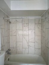 1523 W Morse Ave, Unit 1 in Chicago, IL - Foto de edificio - Building Photo