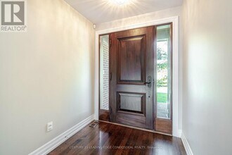 96 Laurentide Dr in Toronto, ON - Building Photo - Building Photo