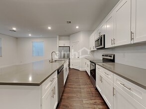 654 N Water St in Henderson, NV - Building Photo - Building Photo