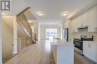 3073 Welsman Gdns in Oakville, ON - Building Photo - Building Photo