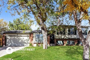 17633 E Arizona Ave in Aurora, CO - Building Photo