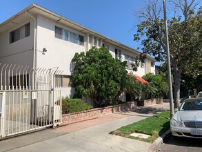 1740 N Kingsley Dr, Unit 16 in Los Angeles, CA - Building Photo - Building Photo