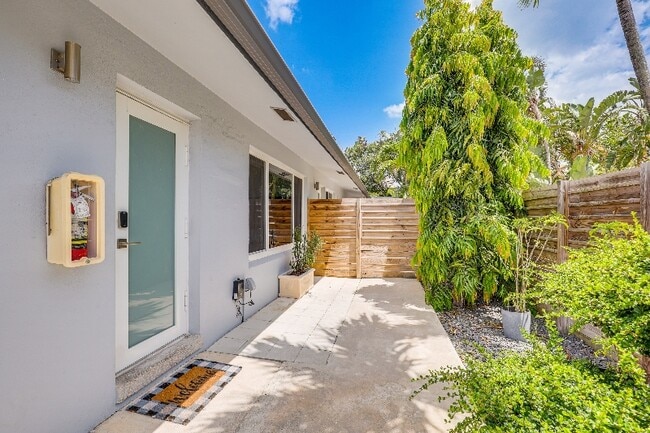 1619 NE 25th St in Wilton Manors, FL - Building Photo - Building Photo
