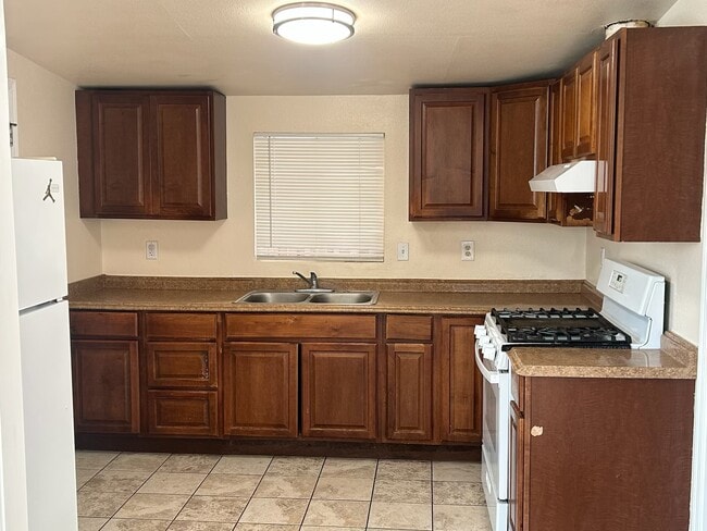 425 Hyland Dr in Salinas, CA - Foto de edificio - Building Photo