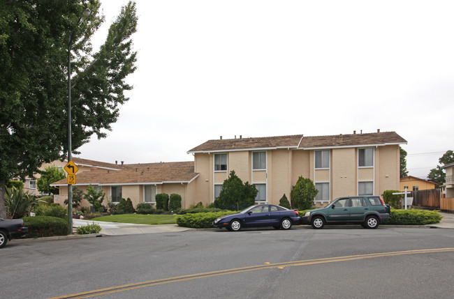 1576 Ontario Dr in Sunnyvale, CA - Foto de edificio - Building Photo