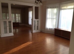 563 W 4th St, Unit First Floor in New Richmond, WI - Building Photo - Building Photo