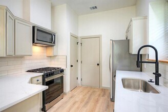 2214 Big Hollow Dr in Austin, TX - Building Photo - Building Photo