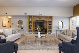 Patriot Palms in El Paso, TX - Building Photo