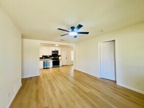 901 Leeper Dr in Denison, TX - Foto de edificio - Building Photo