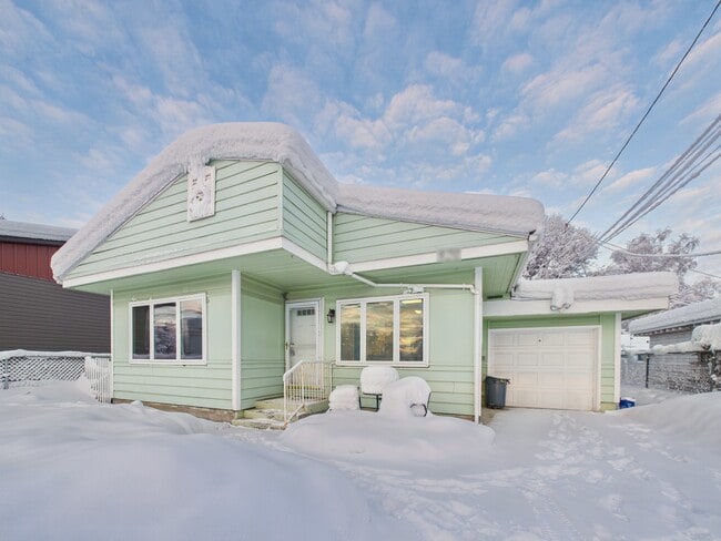 property at 820 Smythe St