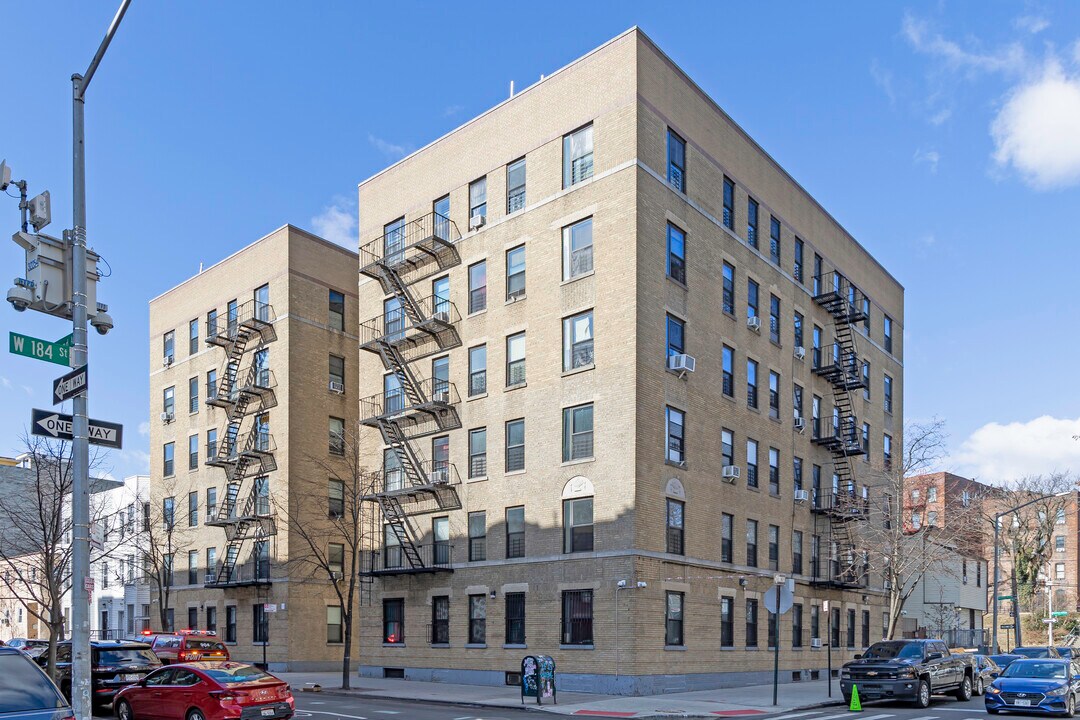 2333 Grand Ave in Bronx, NY - Building Photo